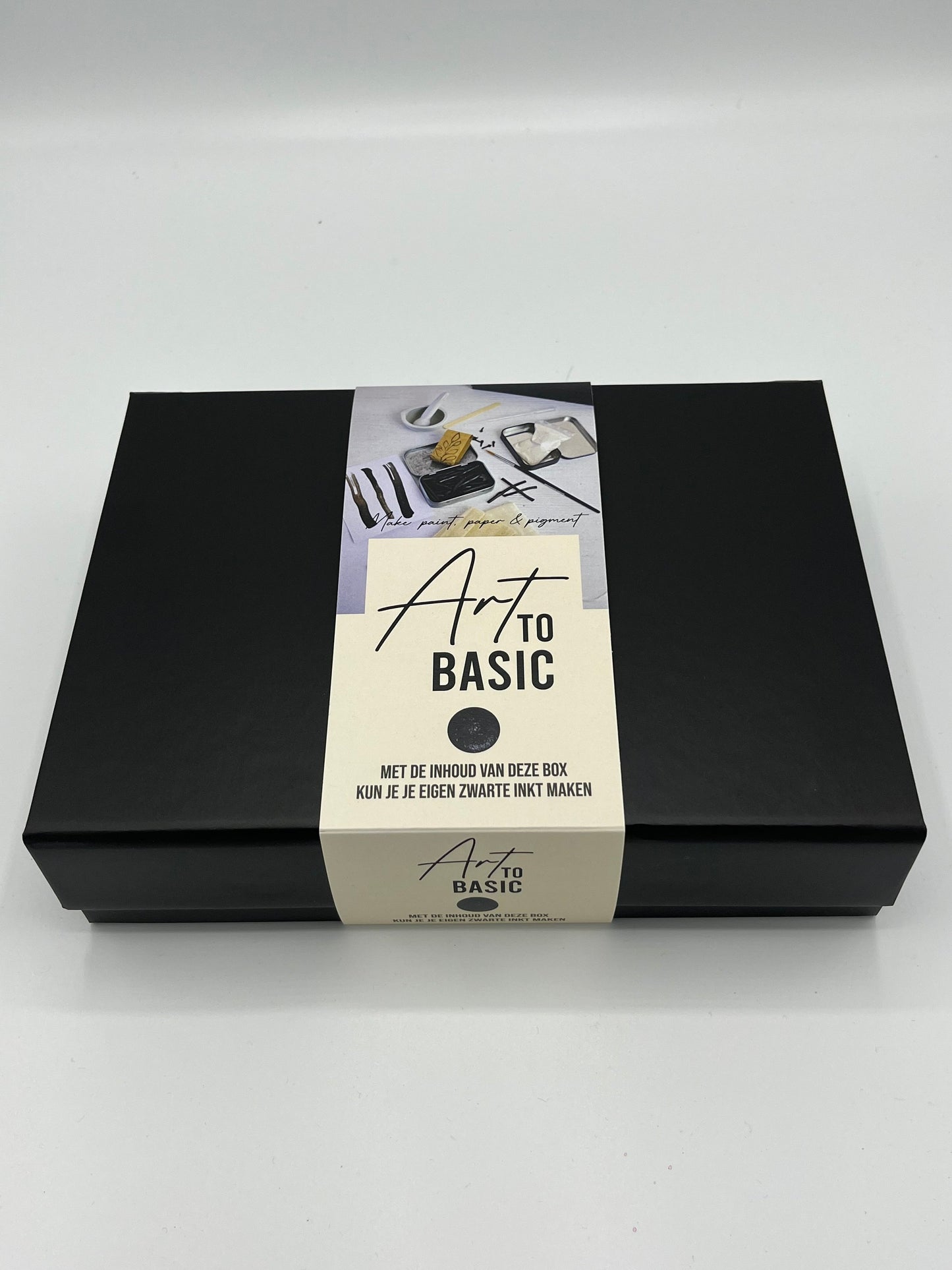 The Vine Black Ink Box - in English
