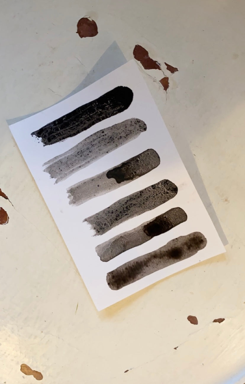 The Vine Black Ink Box - in English
