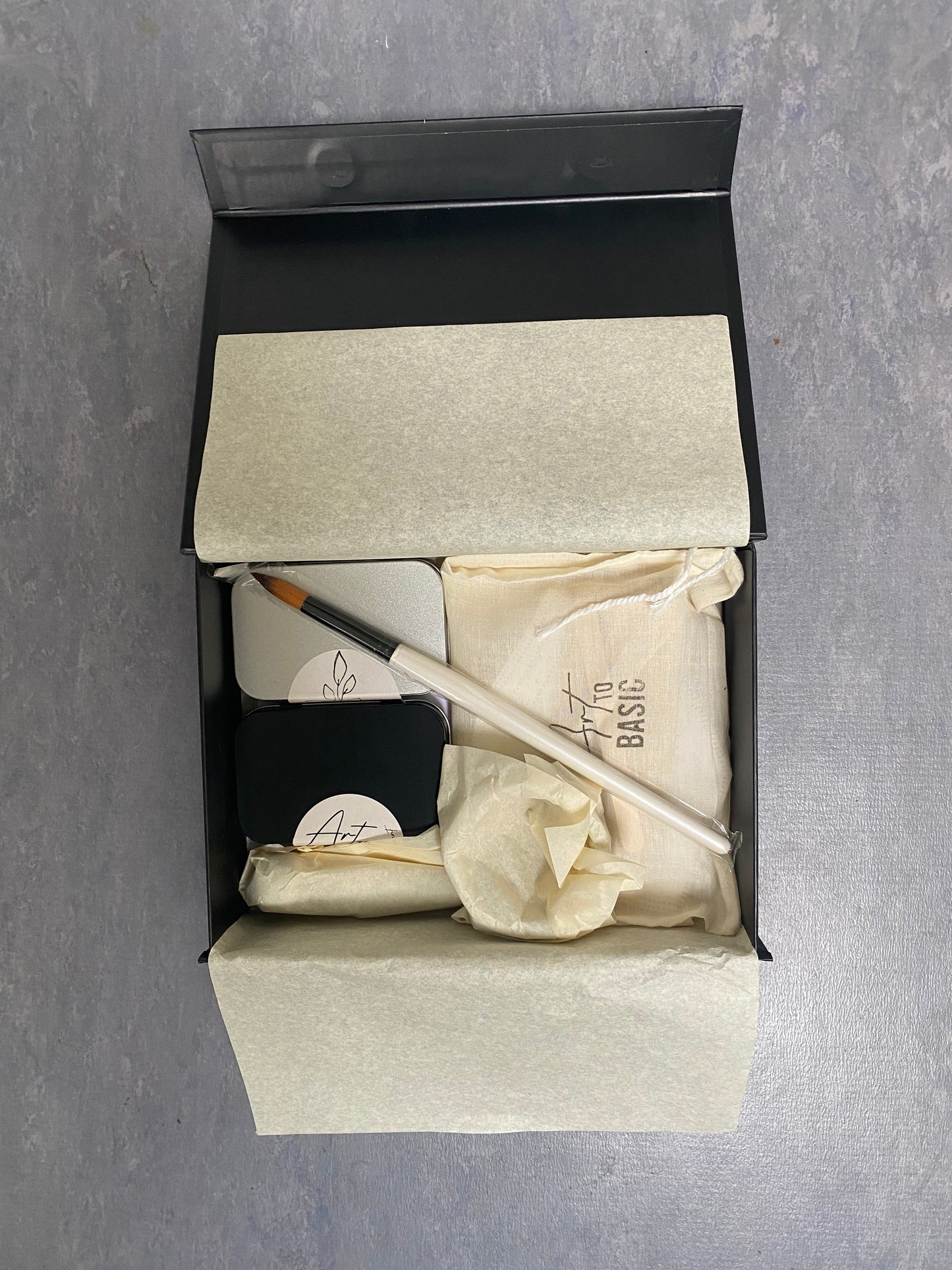 The Vine Black Ink Box - in English