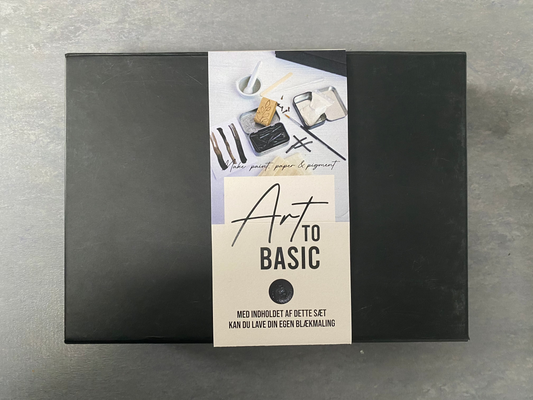 The Vine Black Ink Box - in English