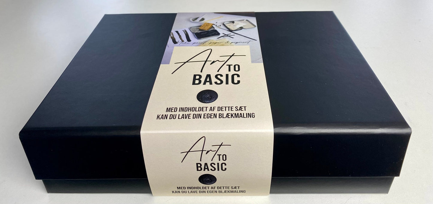 The Vine Black Ink Box - in English